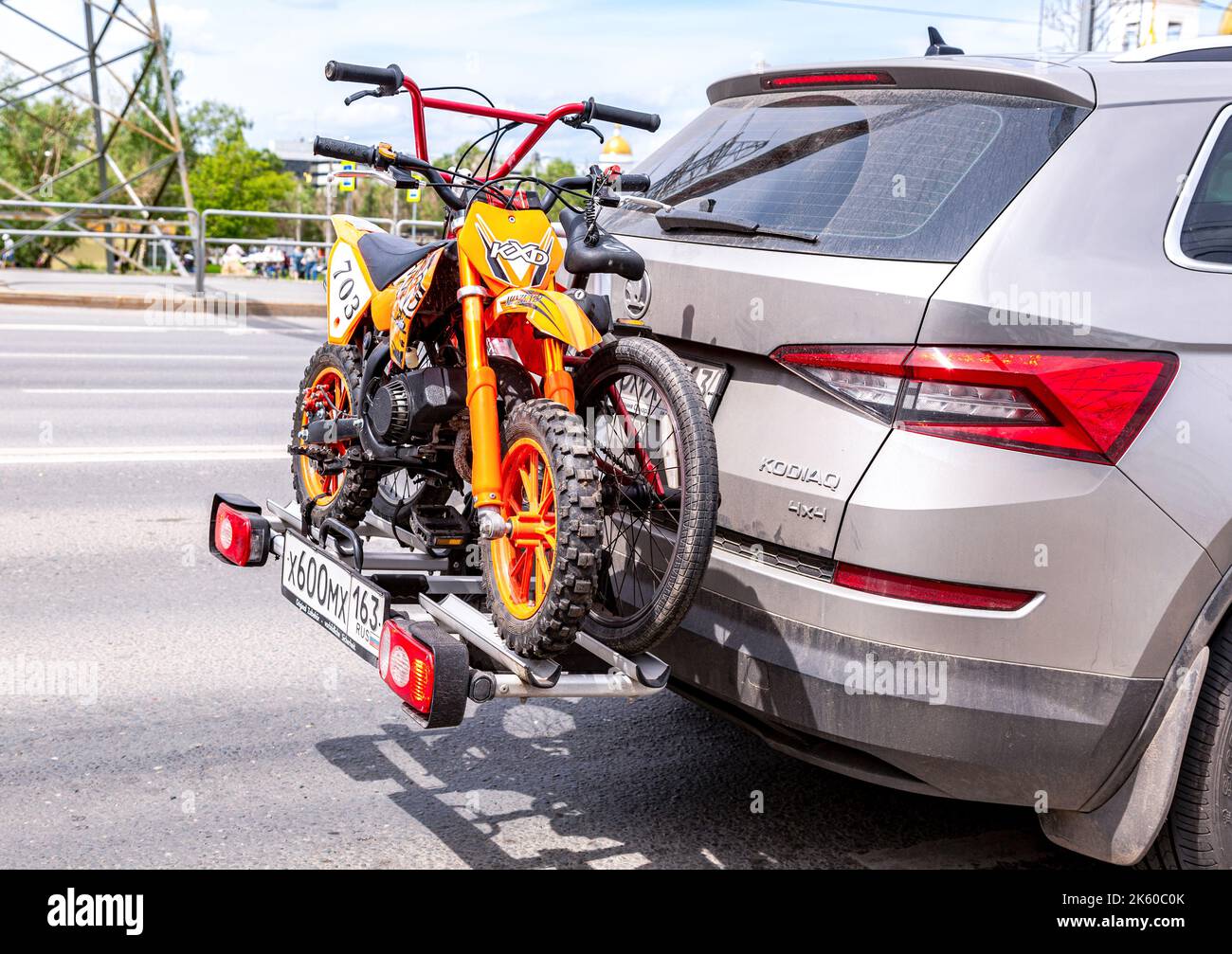 Samara, Russia - June 05, 2022: Bicycles are carried on the rear bumper of the car. Bikes are strapped to the back of the vehicle. Leisure trip in the Stock Photo