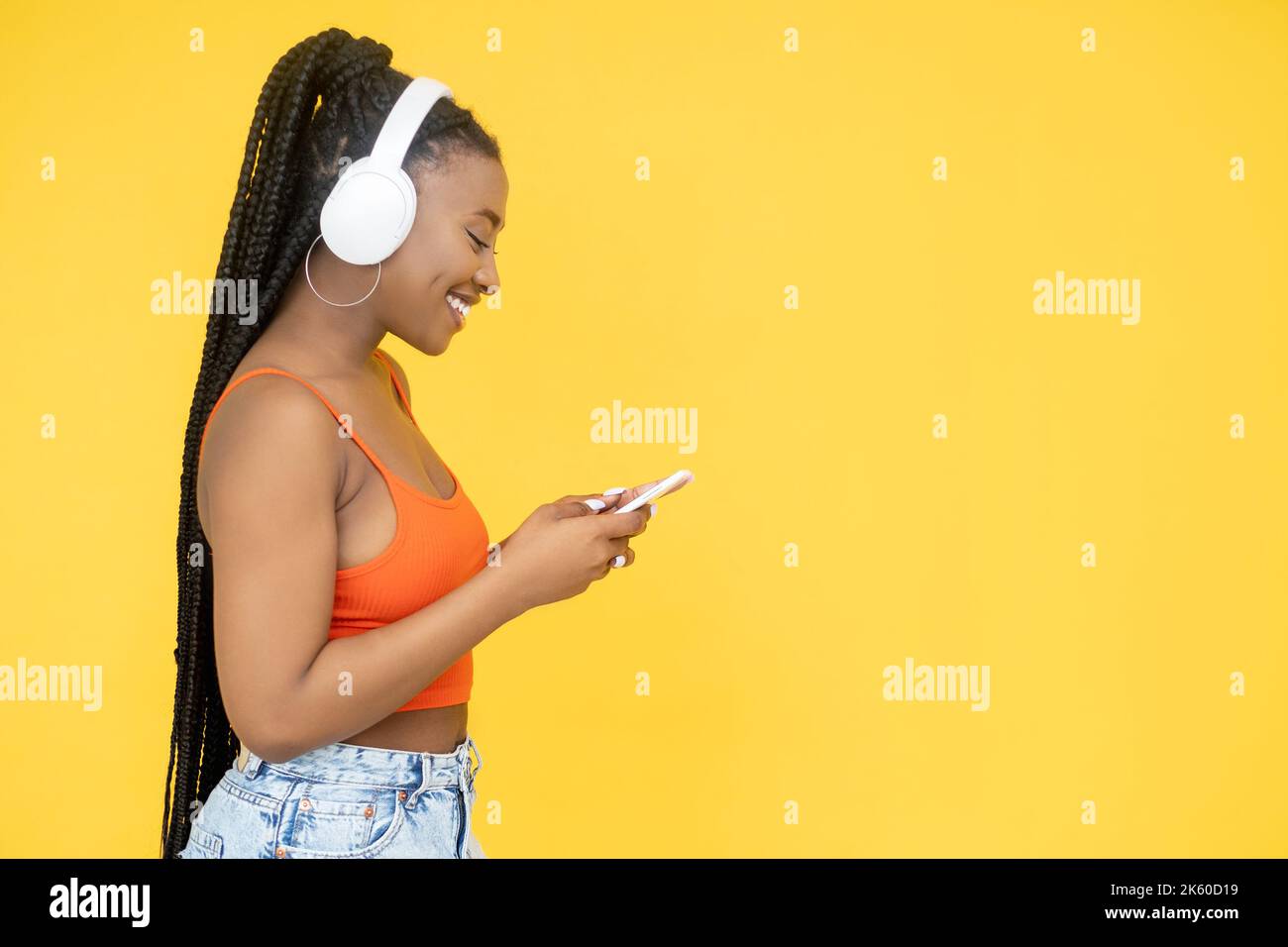gadget lifestyle music media african woman phone Stock Photo