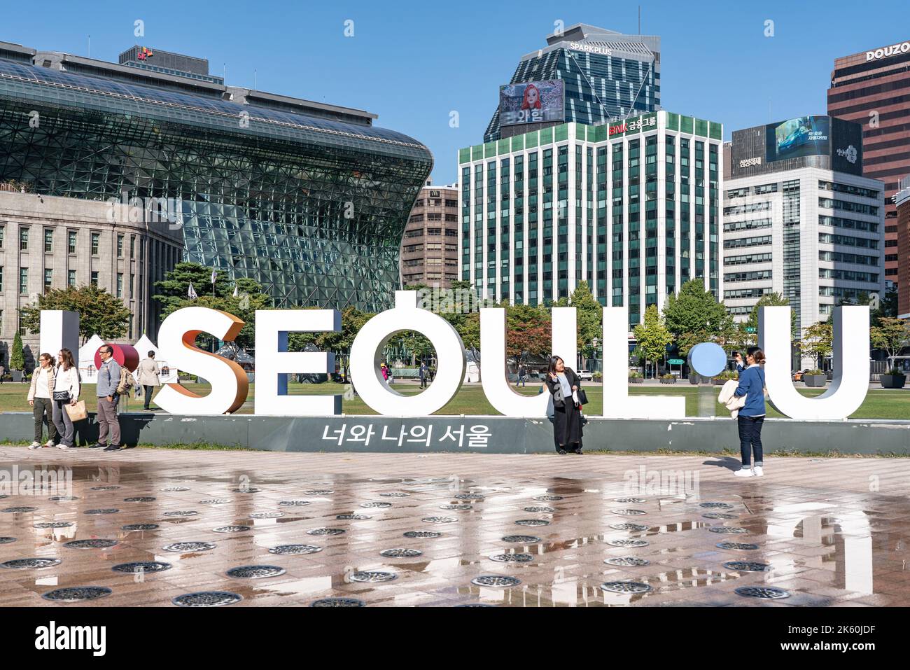 Seoul, South Korea. 11th Oct, 2022. Tourists take photos in front of 'I Seoul U' board at Seoul Plaza in Seoul. Credit: SOPA Images Limited/Alamy Live News Stock Photo