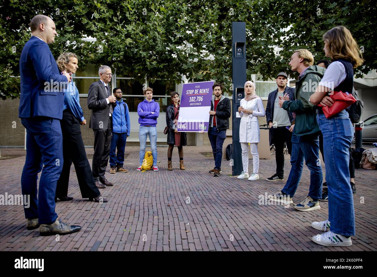 20221011 120728 THE HAGUE Students during the presentation of a
