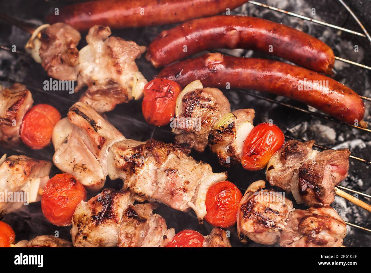 Грузинская кухня мцвади. Шашлык с гранатом. Свиные ребрышки шашлык. Мясо в гранатовом маринаде. Шашлык в гранатовом соке.