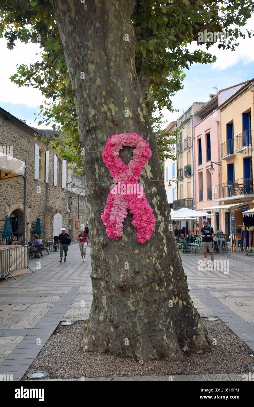 Octobre Rose, to raise awareness of breast cancer, Collioure, Pyrenees-Orientales, Southern France 2022. Pink umbrellas and decorations are throughout Stock Photo