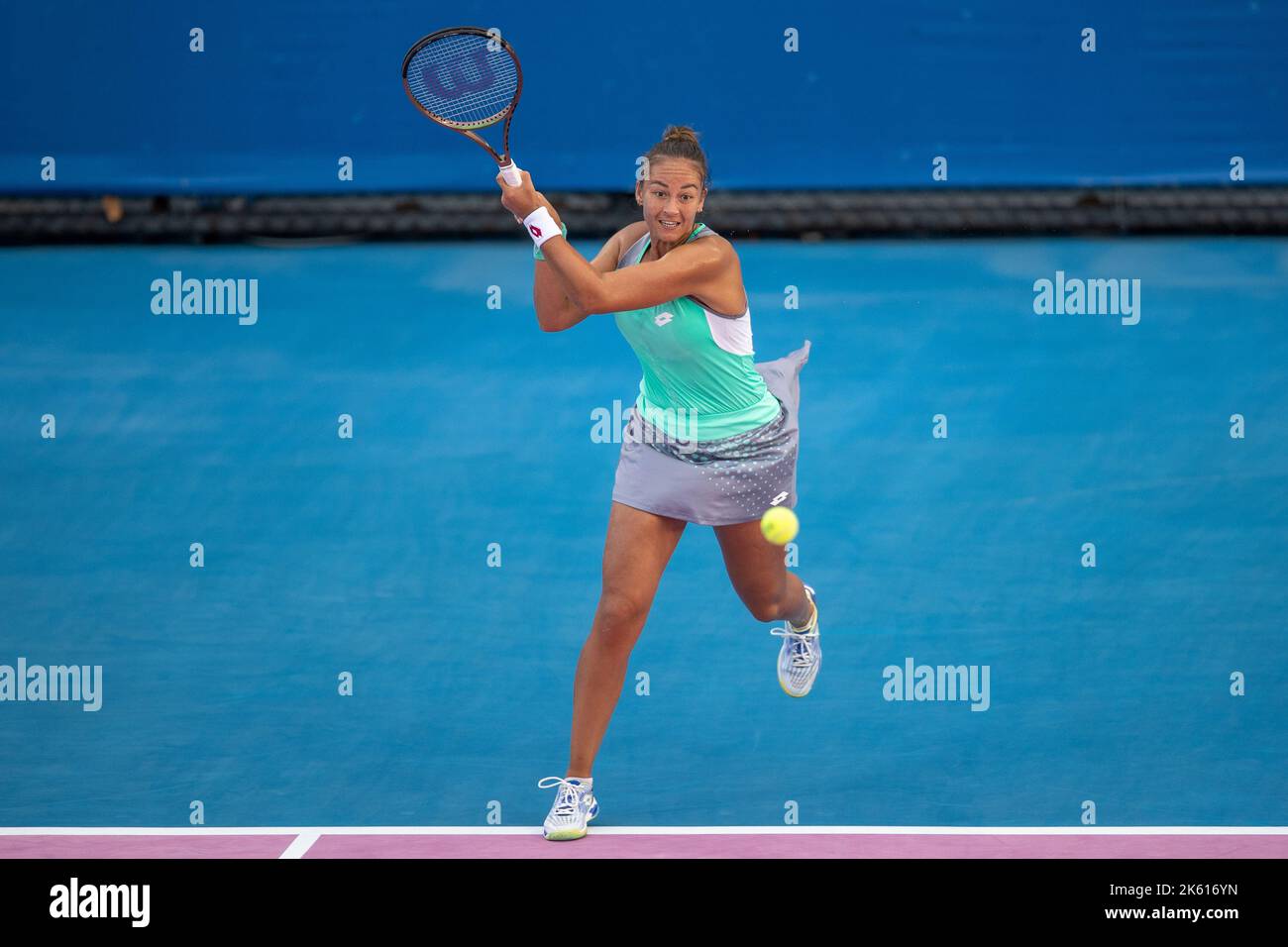 HUA HIN, THAILAND - OCTOBER 11:  Lesley Pattinama-Kerkhove from The Netherlands in the first round match against Mananchaya Sawangkaew of Thailand at the CAL-COMP & CCAU INDUSTRY 4.0 ITF TENNIS TOUR 2022 at True Arena Hua Hin on October 11, 2022 in HUA HIN, THAILAND (Photo by Peter van der Klooster/Alamy Live News) Stock Photo