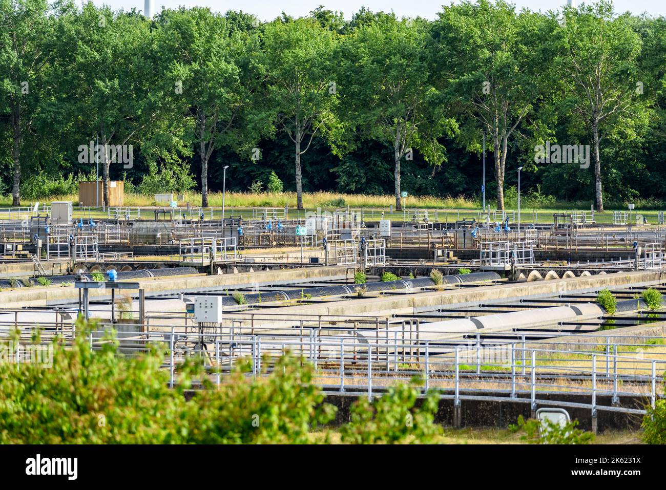 Outdoor Sedimentation Tanks In A Urban Wastewater Treatment Plant Stock modern-urban-wastewater-treatment-plant-stock-photo-alamy