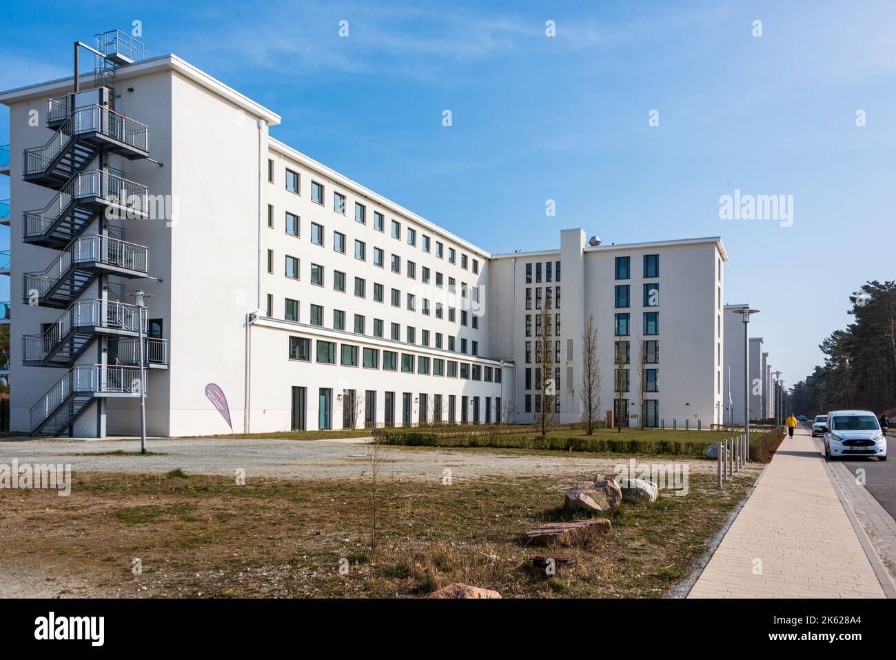 Insel Rügen renovierte Ferienanlagen in Prora direkt am Strand Stock ...
