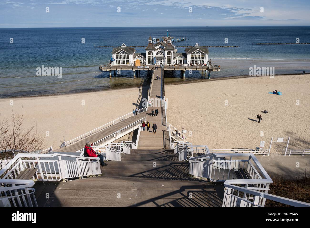 Die berühmte Seebrücke von Sellin auf der Insel Rügen in der Ostsee ...