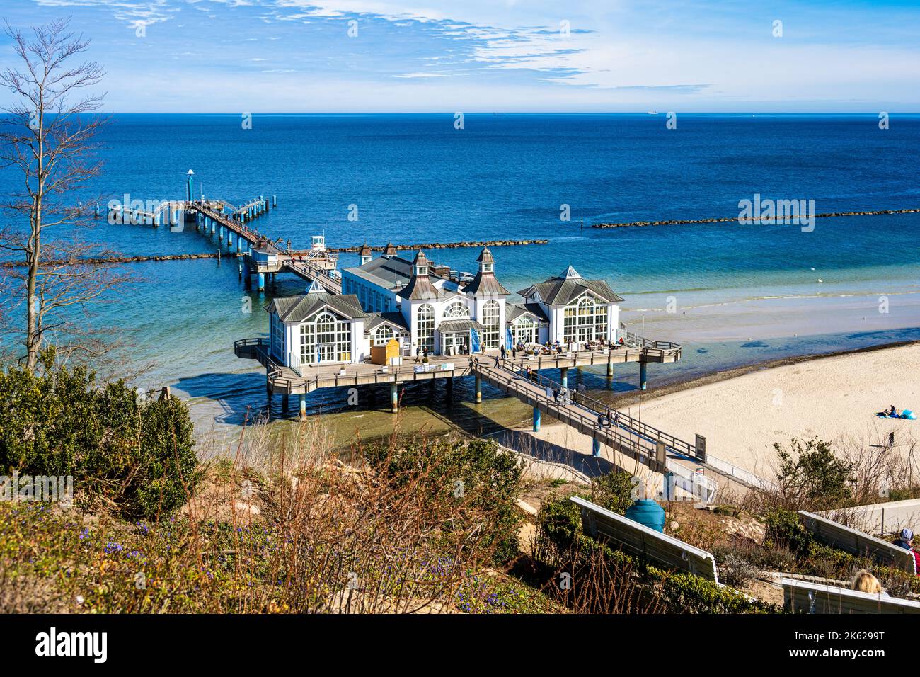 Die berühmte Seebrücke von Sellin auf der Insel Rügen in der Ostsee ...