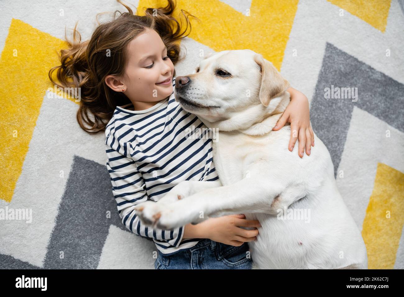 Girl rest labrador hi-res stock photography and images - Alamy