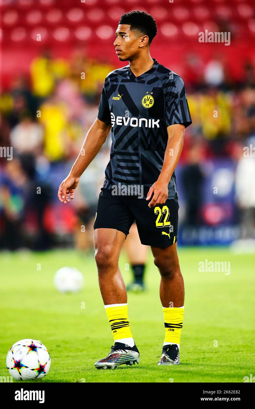 jude-bellingham-borussia-dortmund-22-foto-omar-arnau-stock-photo