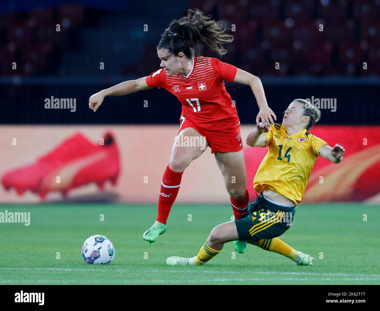 Soccer Football - FIFA Women's World Cup - UEFA Qualifiers - Switzerland v Wales - Stadion Letzigrund, Zurich, Switzerland - October 11, 2022 Switzerland's Svenja Folmli in action with Wales' Hailey Ladd REUTERS/Stefan Wermuth Stock Photo
