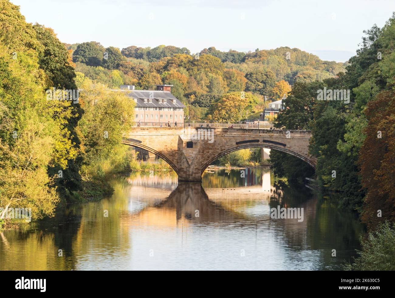Autumn view of the river Wear and Framwellgate bridge, Durham City, Co. Durham, England, UK Stock Photo
