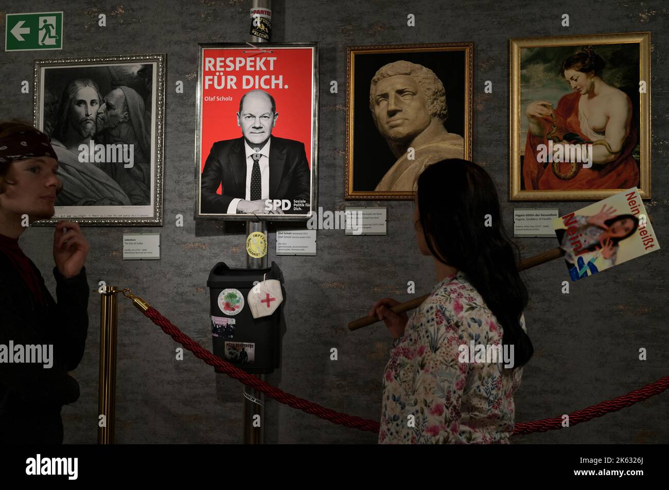 Im Museum - Thema 'Verräter': In the museum - theme 'Traitor Stock Photo