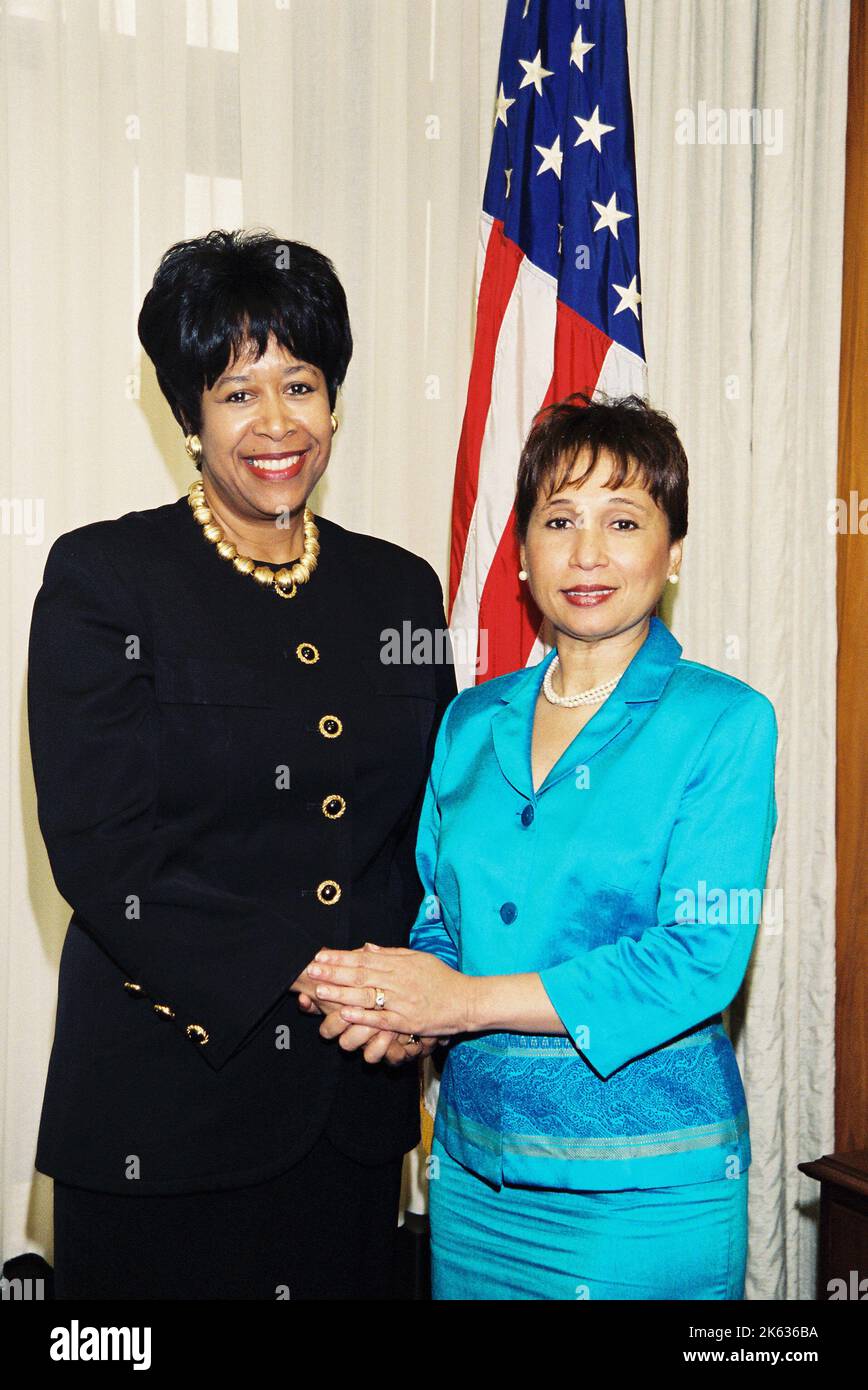 Office of the Secretary - Secretary Alexis Herman with Secretary ...