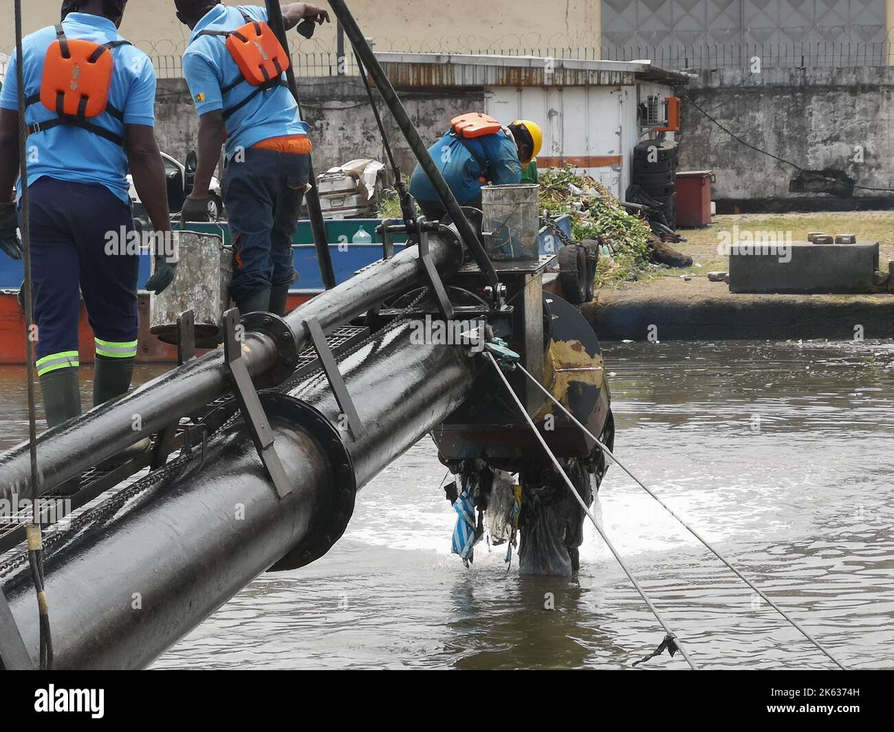 Ship construction workers hi-res stock photography and images - Alamy