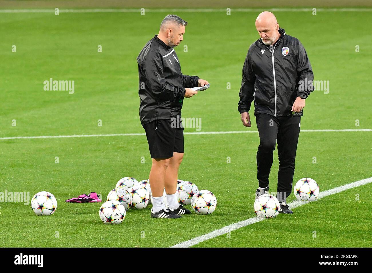 Assistant coach c hi-res stock photography and images - Page 3 - Alamy