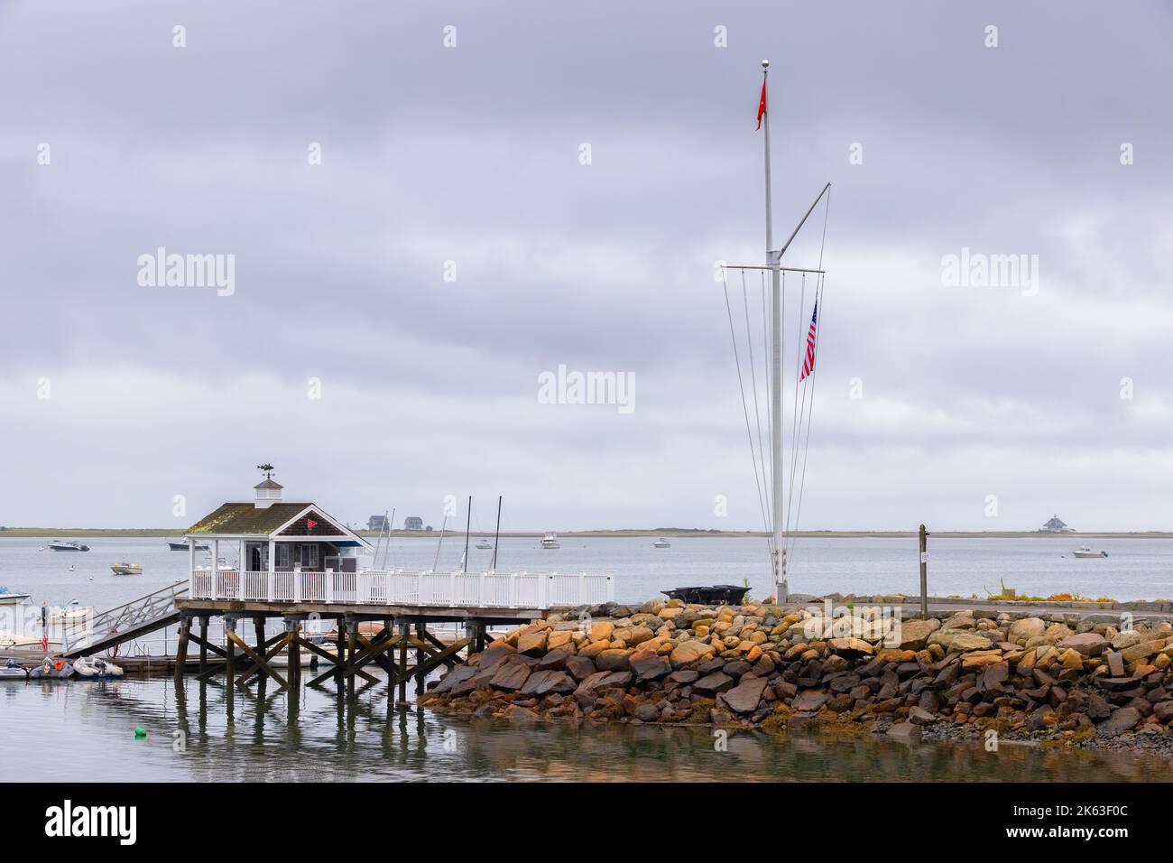 Plymouth, Massachusetts, USA - September 12, 2022: View of a peir and building with boats in Cape Bay along Plymouth Harbor. Stock Photo
