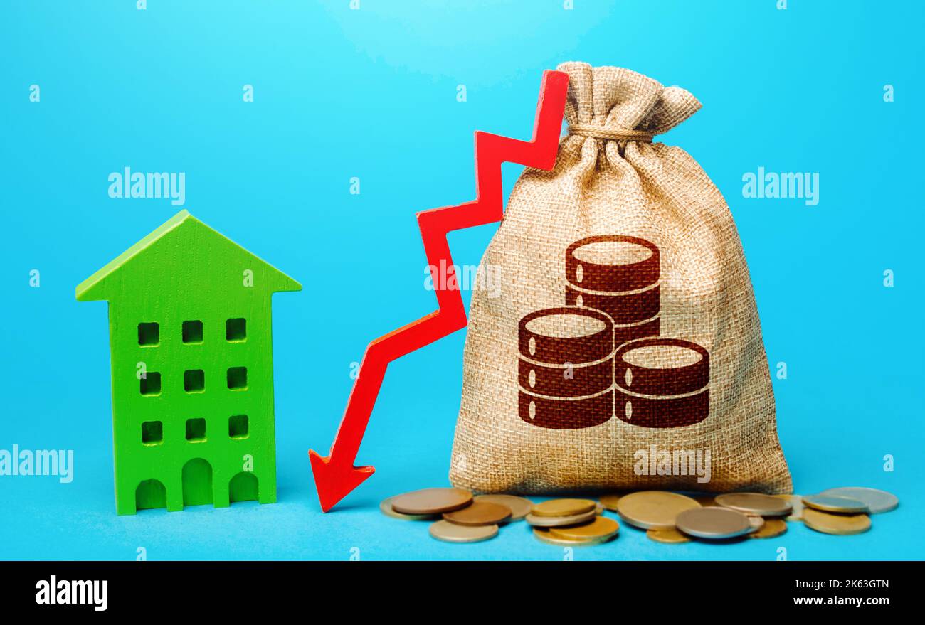 Coin money bag with red arrow down and green house. Profitability of using green eco technologies in construction modernization of housing. Reduced co Stock Photo