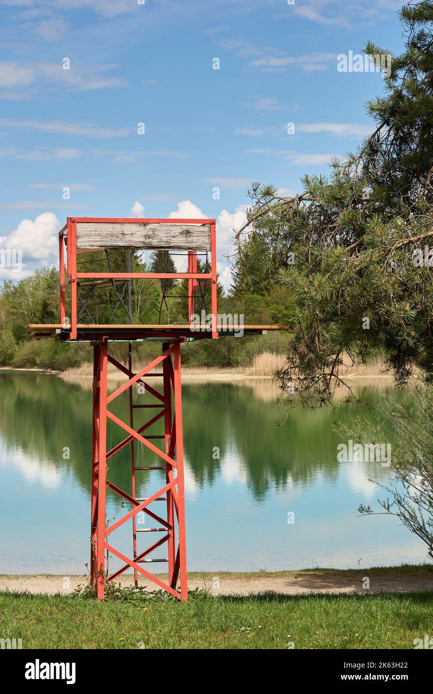 Decommissioned Lookout Place Form Water Rescue With Beer Bench And Wooden Folding Chairs At The Bathing Lake. Whimsical, Quirky Look. Stock Photo