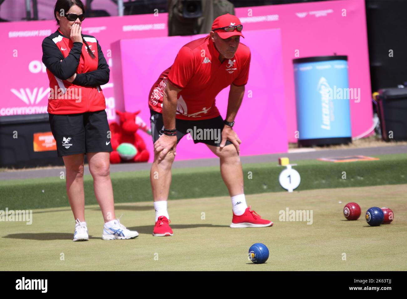 Julie THOMAS (Lead) and Mark ADAMS (Lead Director) of Wales (pictured) v Scotland in the Para Mixed Pairs B2/B3 - Gold Medal Match in the lawn bowls at the 2022 Commonwealth games at Victoria Park, Royal Leamington Spa. Stock Photo