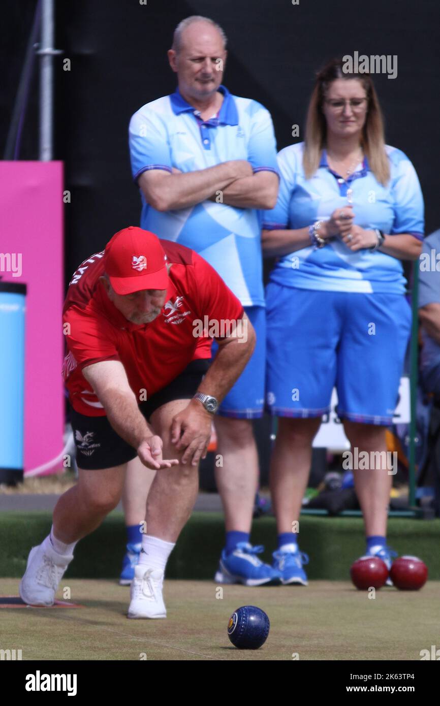 Gordon LLEWELLYN (Skip) of Wales (pictured) v Scotland in the Para Mixed Pairs B2/B3 - Gold Medal Match in the lawn bowls at the 2022 Commonwealth games at Victoria Park, Royal Leamington Spa. Stock Photo