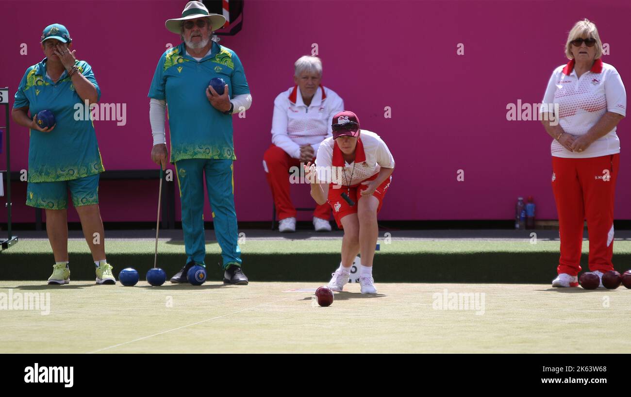 Alison YEARLING (Lead) of England (pictured) v Australia in the Para Mixed Pairs B2/B3 - Bronze Medal Match in the lawn bowls at the 2022 Commonwealth games at Victoria Park, Royal Leamington Spa. Stock Photo