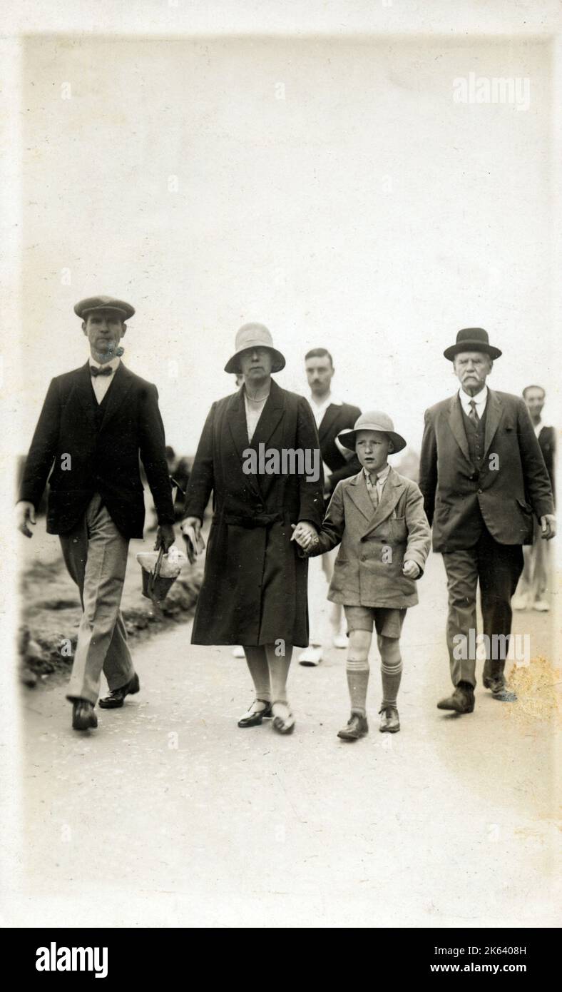1920s family beach hi-res stock photography and images - Alamy