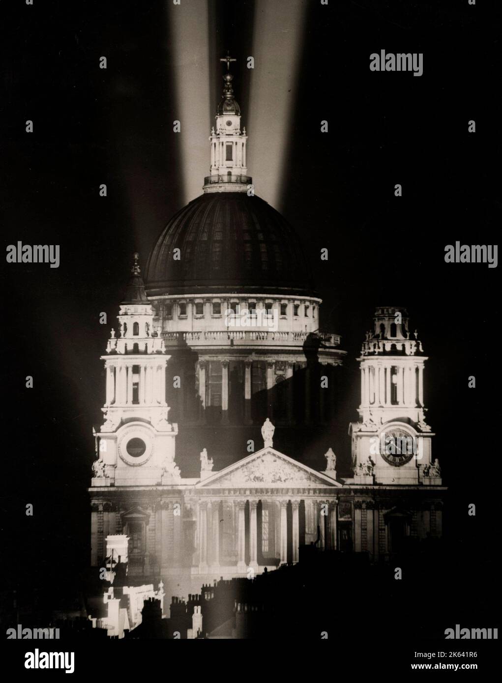 World War II 1945. St Paul's Cathedral, London, lit up on VE night - May 8th - the first time it had been illuminated in nearly 6 years Stock Photo