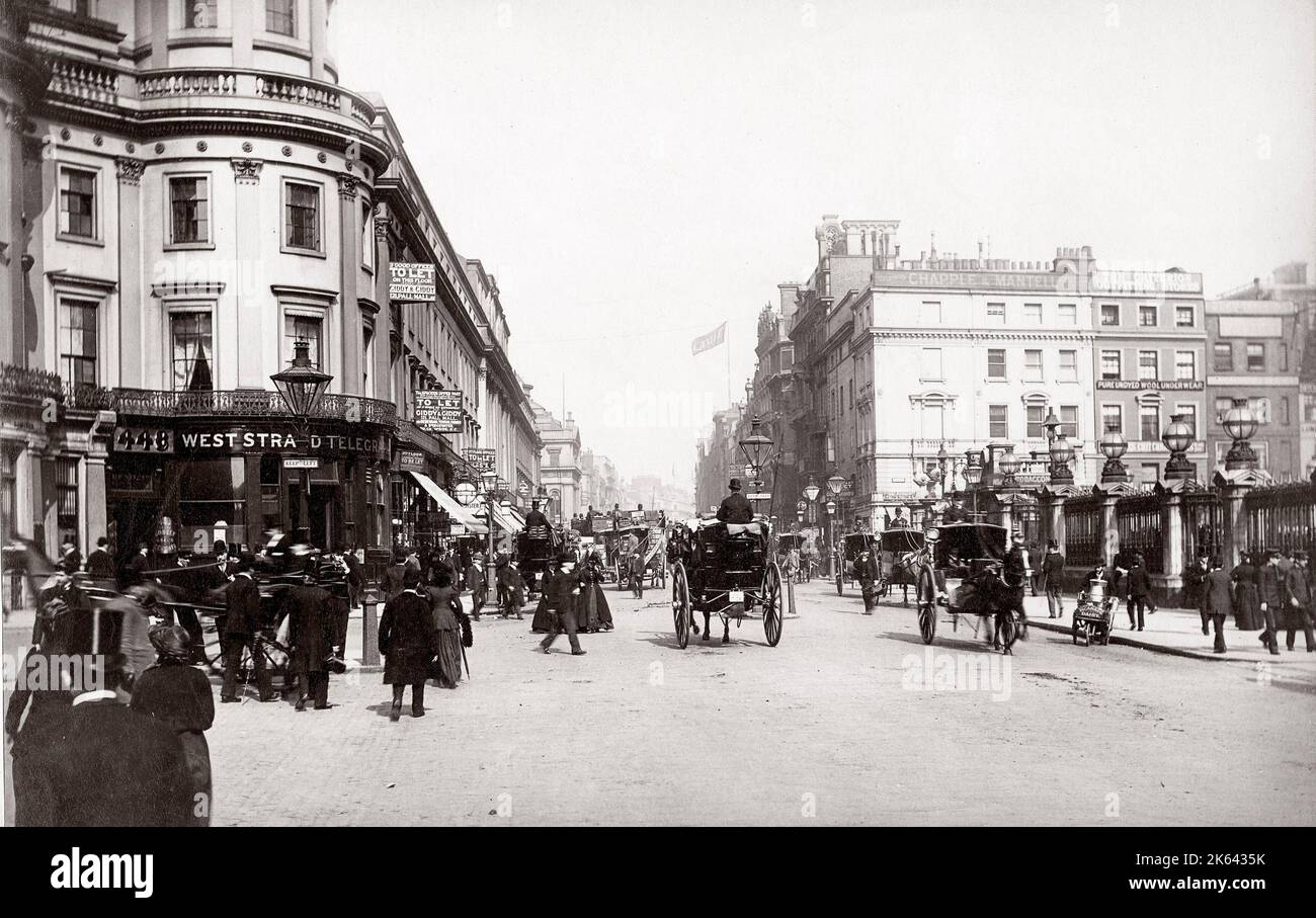 c.1880 England - view of London - horse drawn traffic in the city centre - The Strand? Stock Photo