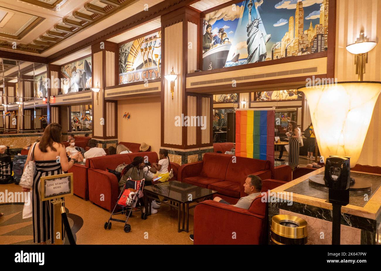 The Hotel Edison interior features art deco murals, New York City, USA  2022 Stock Photo