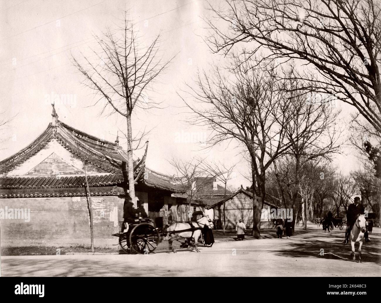 Street corne,r pony and trap likely Shangahi, China Stock Photo