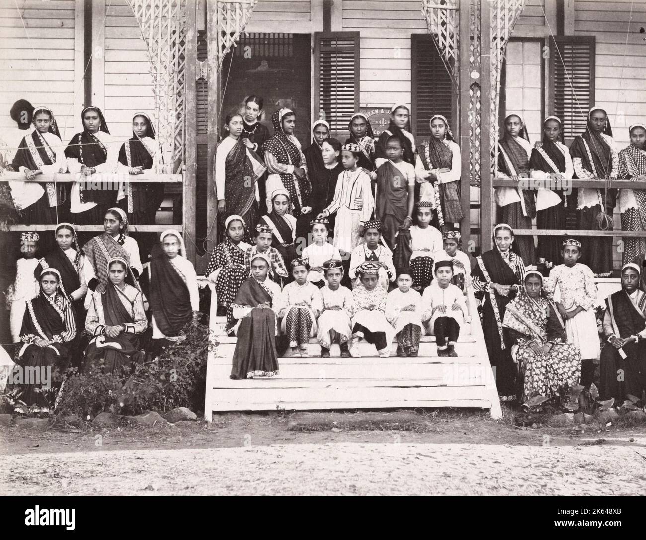 Vintage school girls hi-res stock photography and images - Alamy