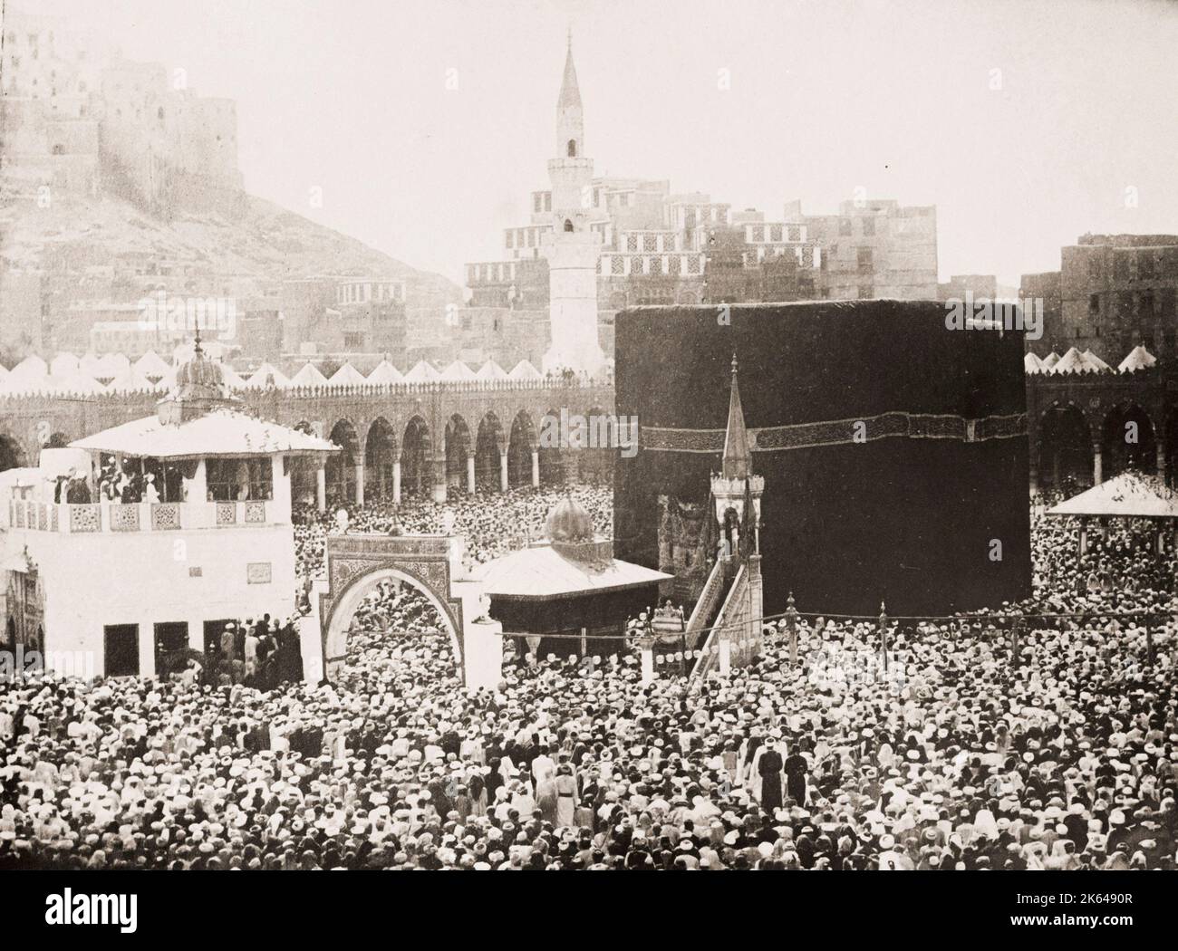 vintage-19th-century-photograph-large-crowd-at-the-kabaa-mecca-the