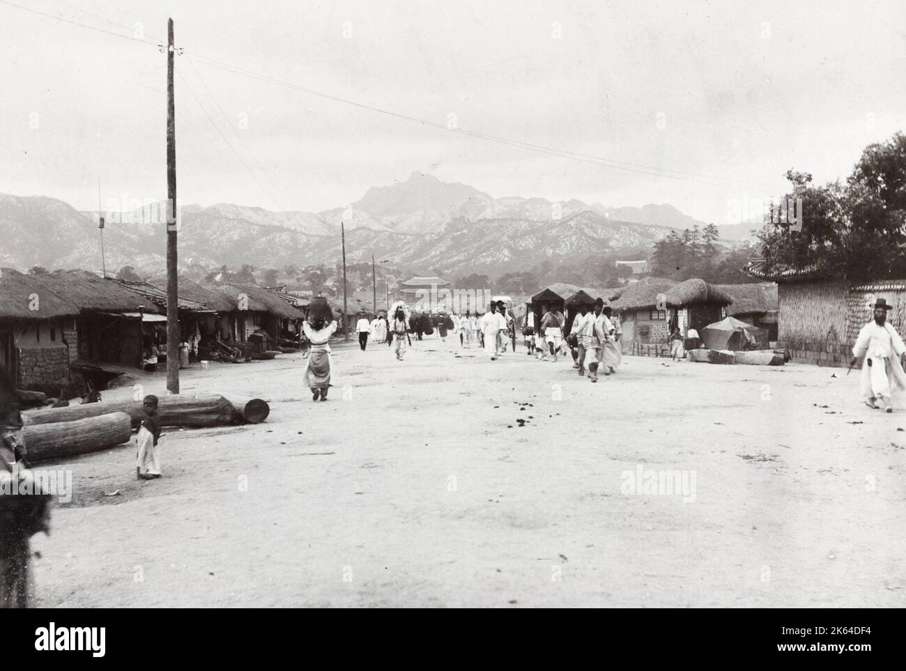 Early 20th century photograph Roard to Imperial Palace, Gyeongbokgung