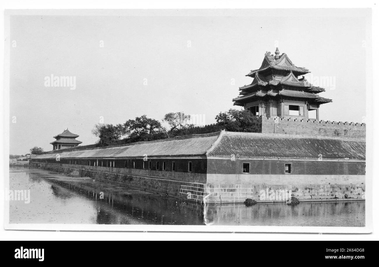 Early 20th century photograph: Moat and walls, Imperial Palace, Forbidden City, Peking, Beijing, China, c.1910 Stock Photo
