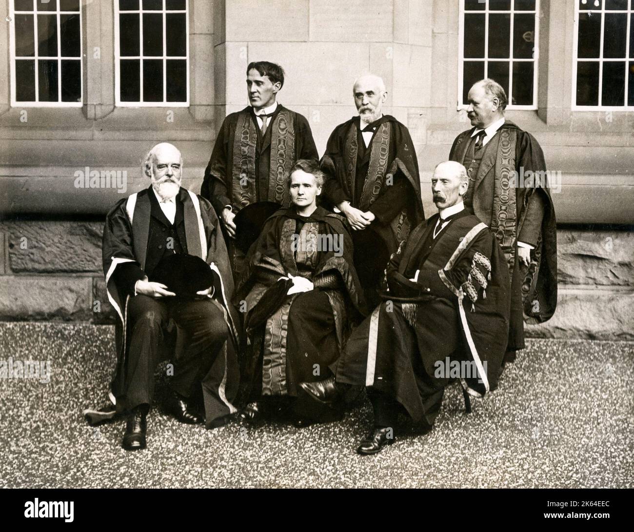 Early 20th century vintage press photograph - British Association for the Advancemt of Science meeting in Birmingham in 1913 including (from left to right, back to front) Professor Robert W. Wood, Hendrik A. Lorentz, anon, Sir Oliver Lodge, Marie Curie, Gilbert Barling Stock Photo