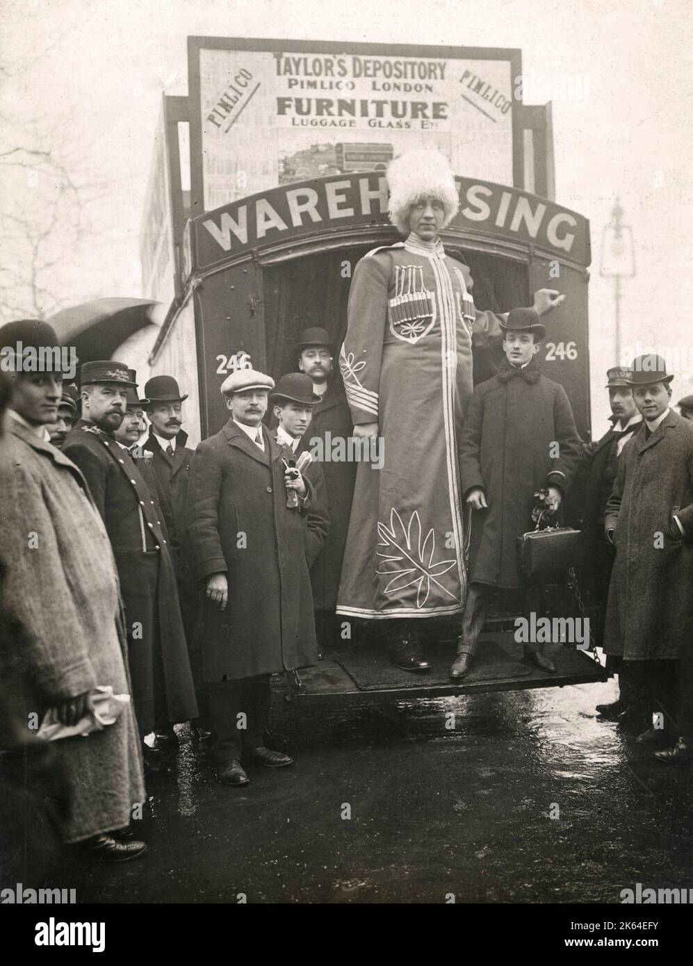 Early 20th century vintage press photograph - Feodor Machnow, the famous Russian giant, arrives in London to perform at the Hippodrme, 1905 Stock Photo