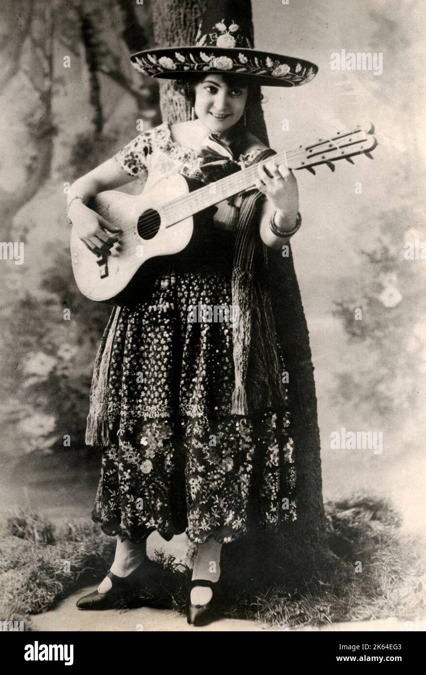 Early 20th century vintage press photograph - María Conesa, also known as La Gatita Blanca (The White Kitten) (December 12, 1892 – September 9, 1978), was a Spanish-born Mexican stage, television, film actress and vedette. She was one of the principal stars of the Revue and Vaudeville in México and Latin America in the early 20th century. Stock Photo