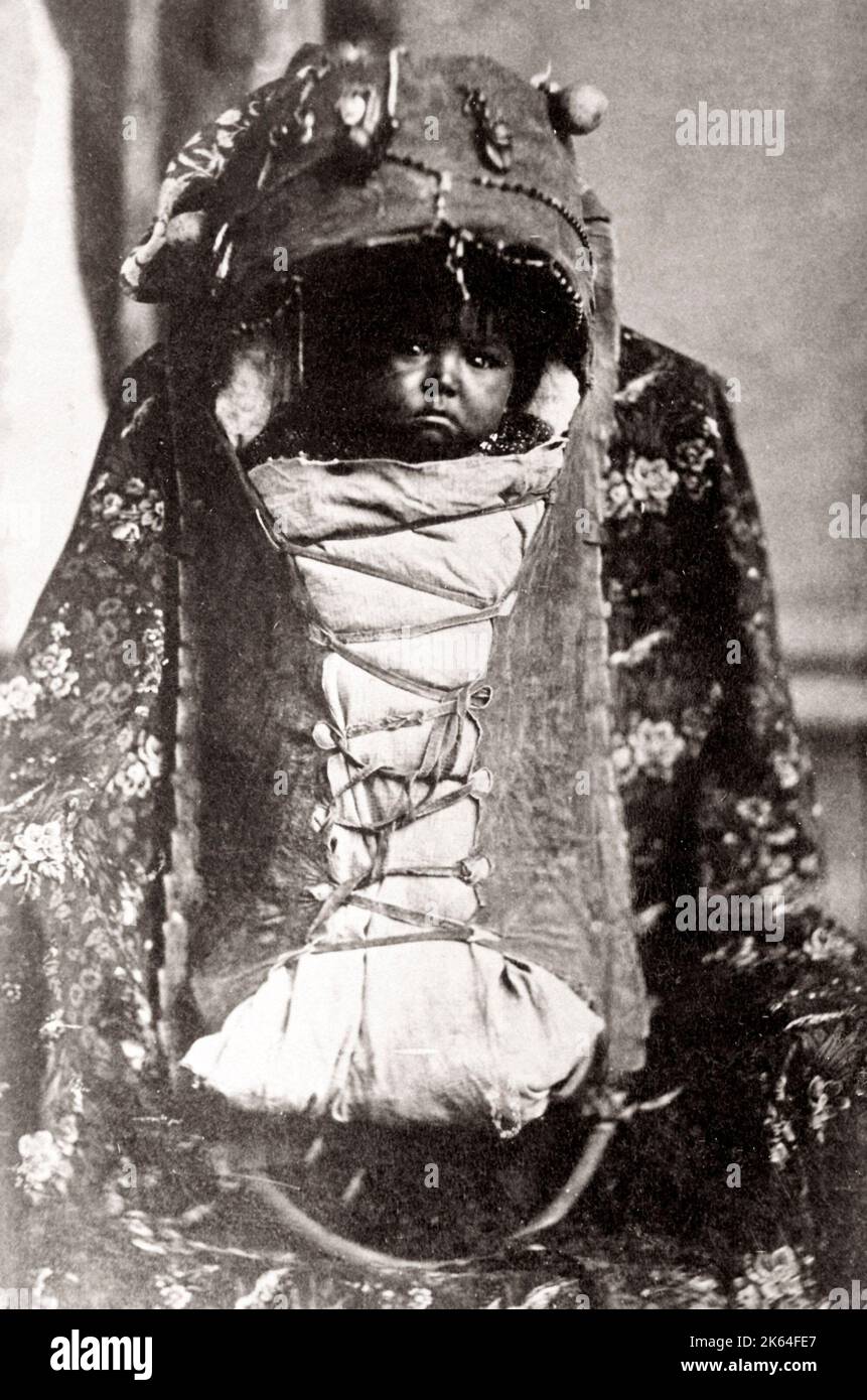 c.1890s/1900 - USA - Native American  - baby in a papoose Stock Photo