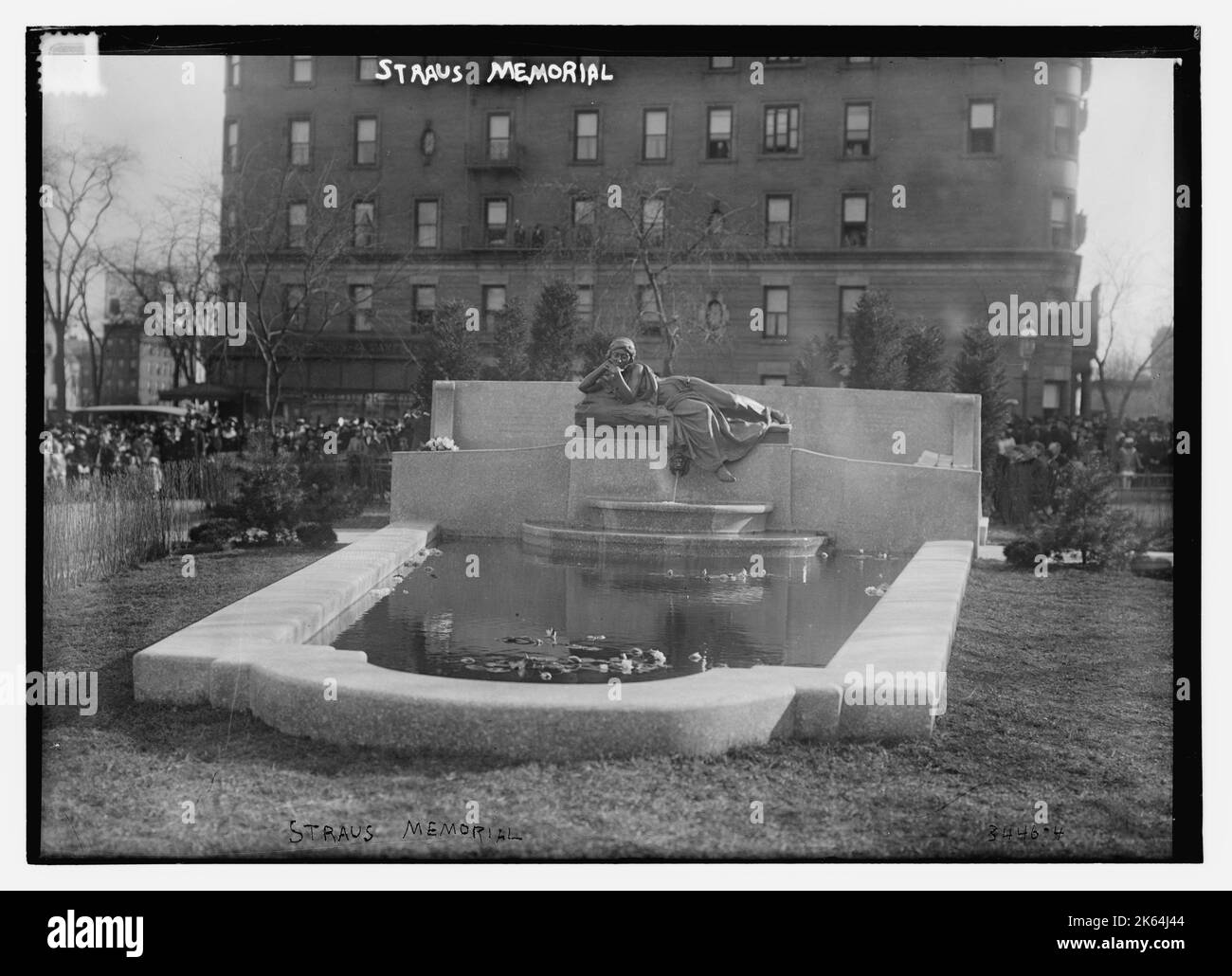 Photograph shows Straus Memorial Park in New York City. The memorial and park was dedicated on April 15, 1915, the third anniversary of the death of Isidor and Ida Straus on the Titanic.     Date: 1915 Stock Photo