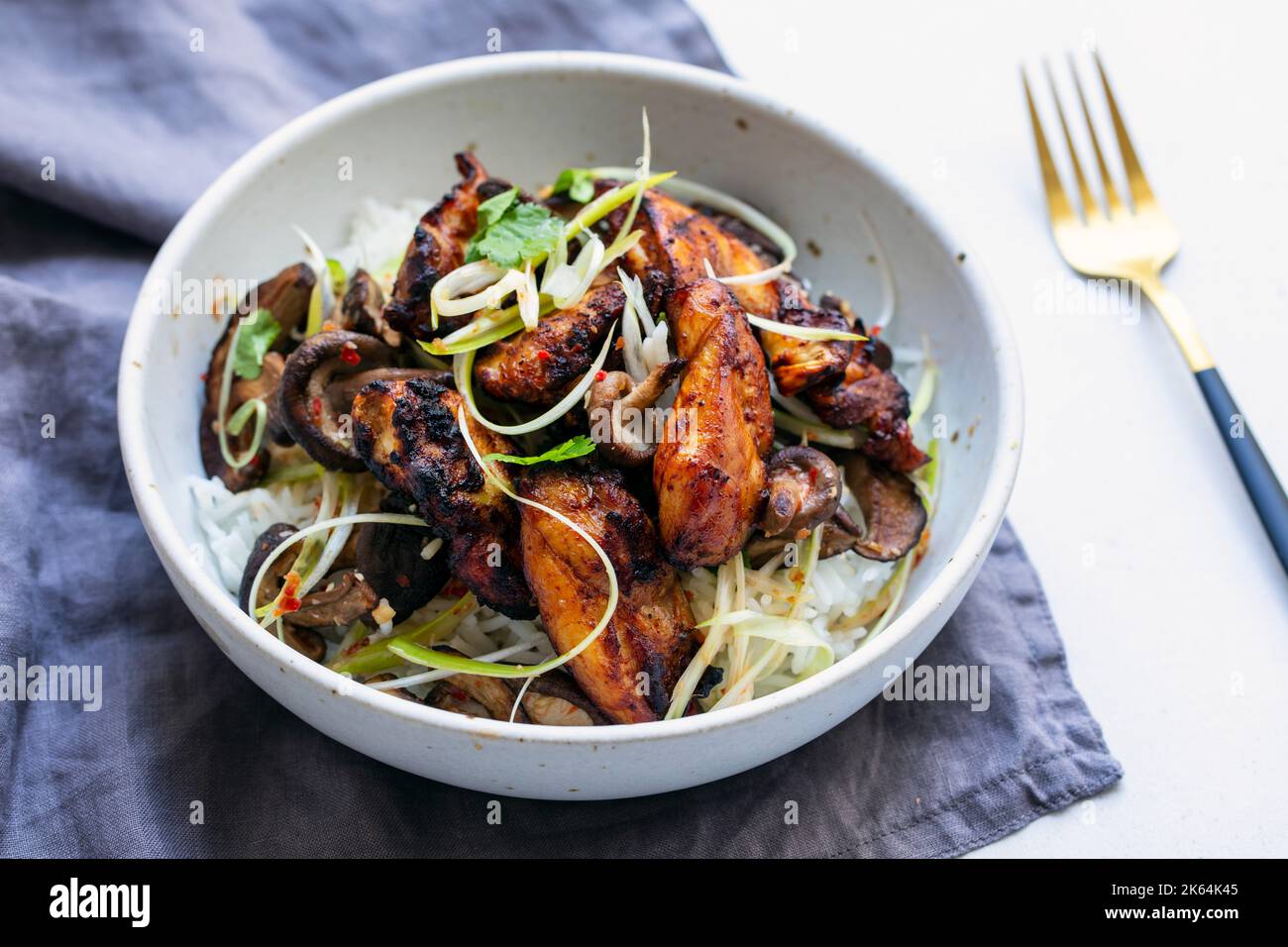 Rice with spicy chicken tighs, shiitake mushrooms and spring onions