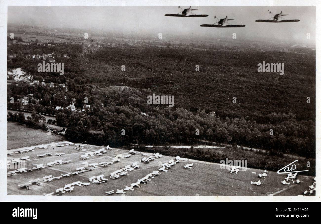 1930s aircraft upside down hi-res stock photography and images - Alamy