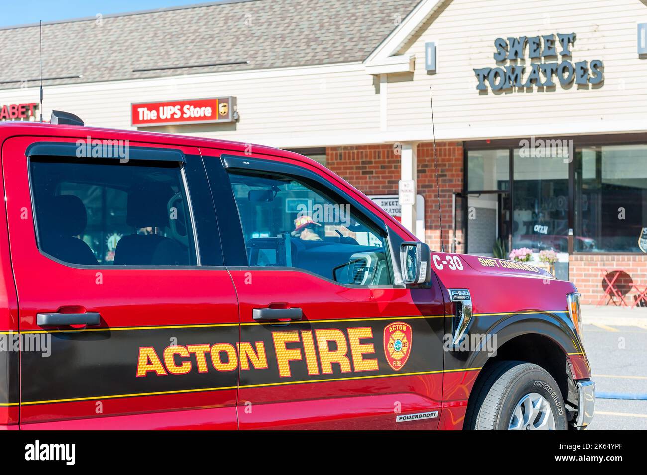 Acton shopping plaza hires stock photography and images Alamy