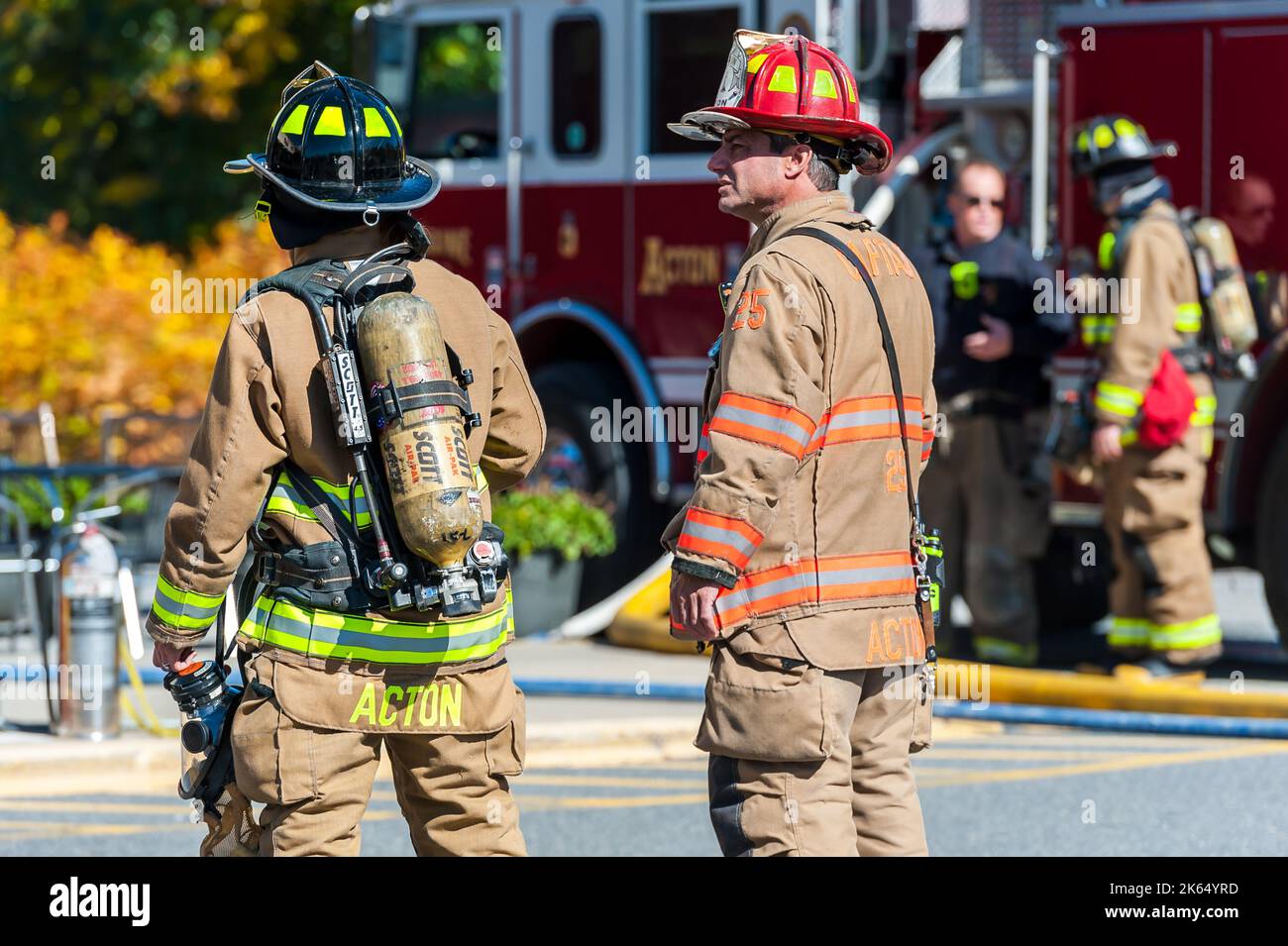 Acton, Massachusetts. 11th October, 2022. Acton Fire Department responding to fire at Sweet Tomatoes in Stop & Shop Plaza, Powdermill Road. Stock Photo