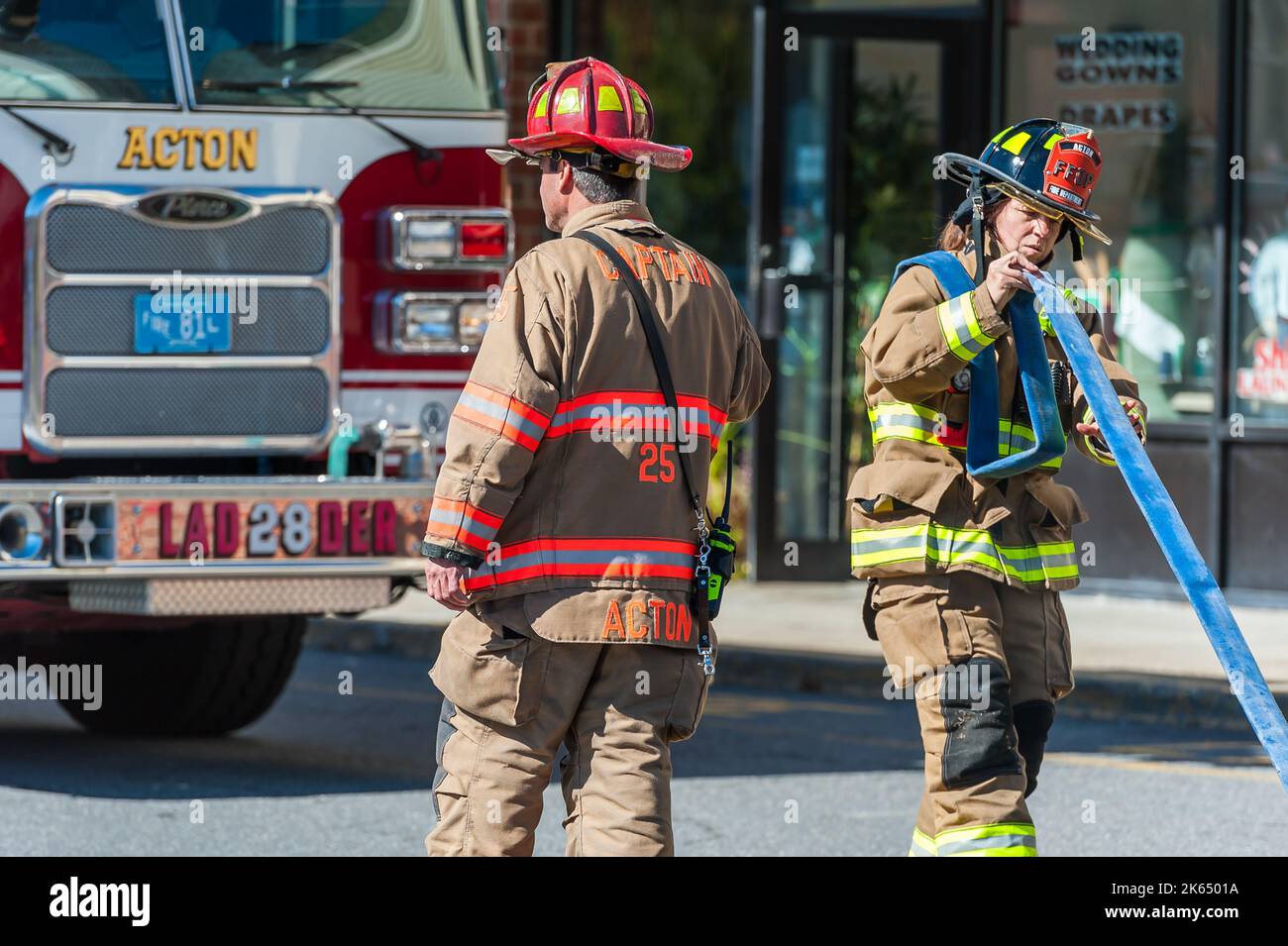 Acton, Massachusetts. 11th October, 2022. Acton Fire Department responding to fire at Sweet Tomatoes in Stop & Shop Plaza, Powdermill Road. Stock Photo