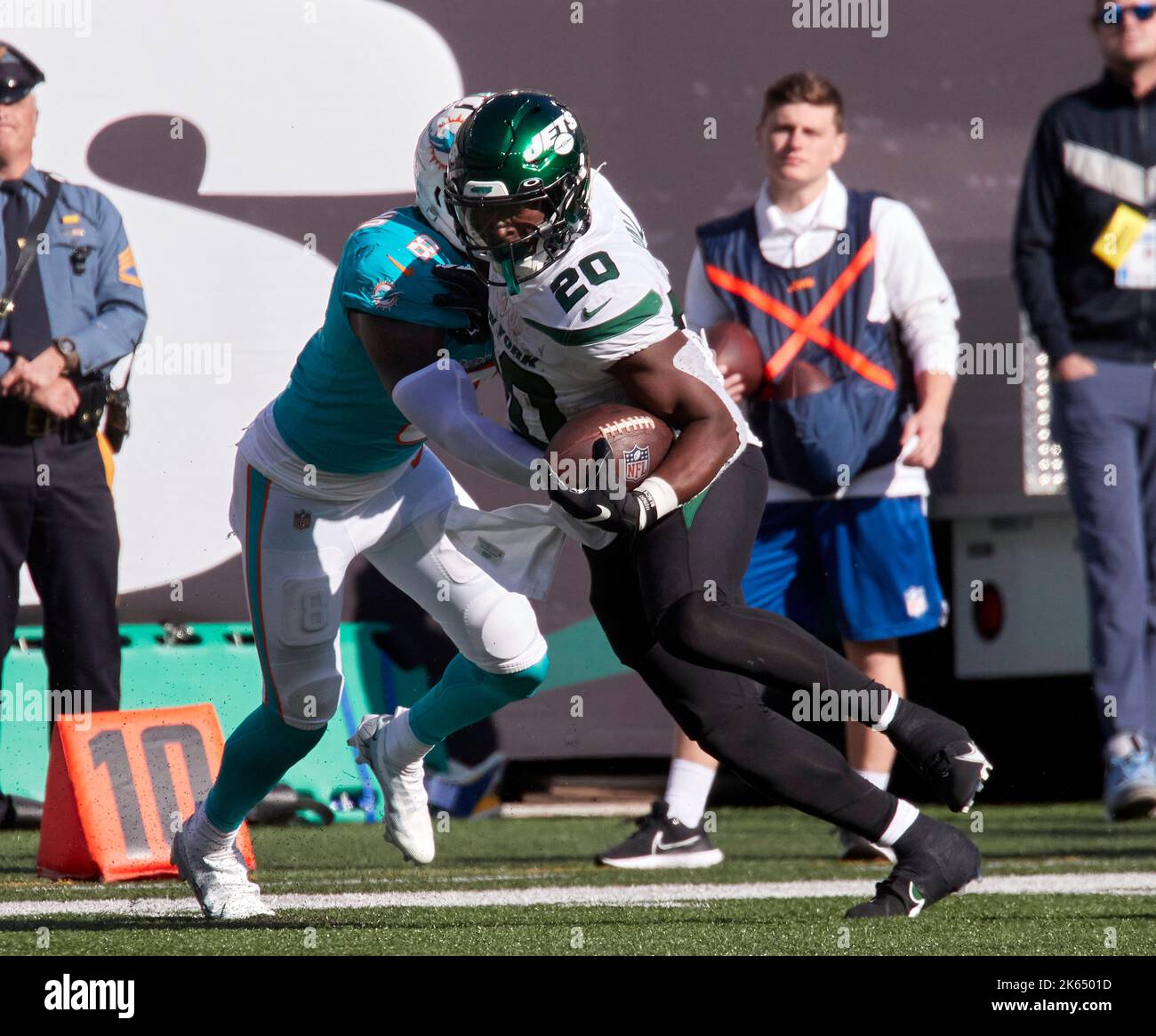 New Jersey, USA. 29th July, 2022. July 29, 2022, Florham Park, New Jersey,  USA: New York Jets' running back (20) Breece Hall makes a catch during Jets  training camp at the Atlantic