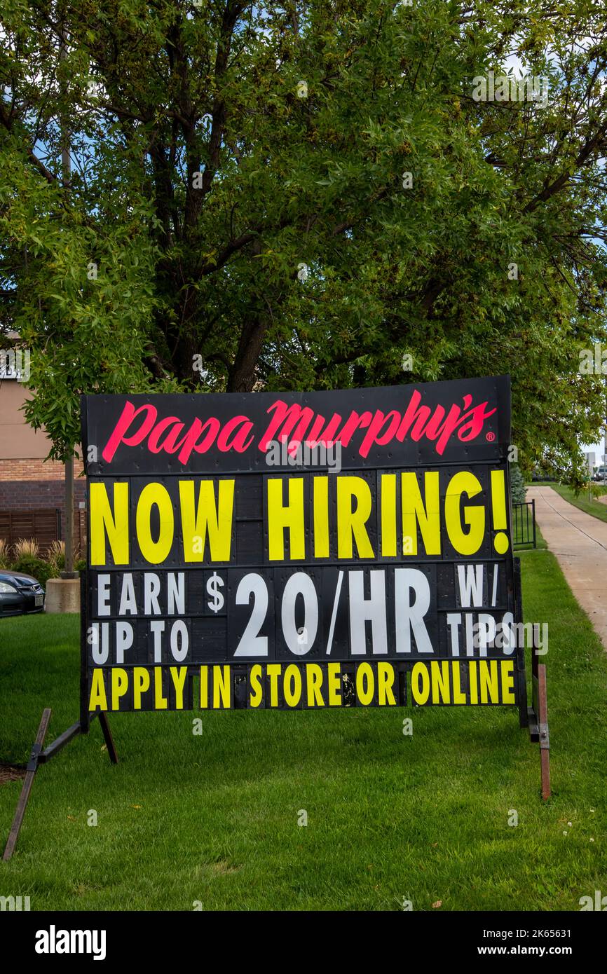 Vadnais Heights, Minnesota.  Papa Murphy's  offering a competitive wage for new hires. Stock Photo
