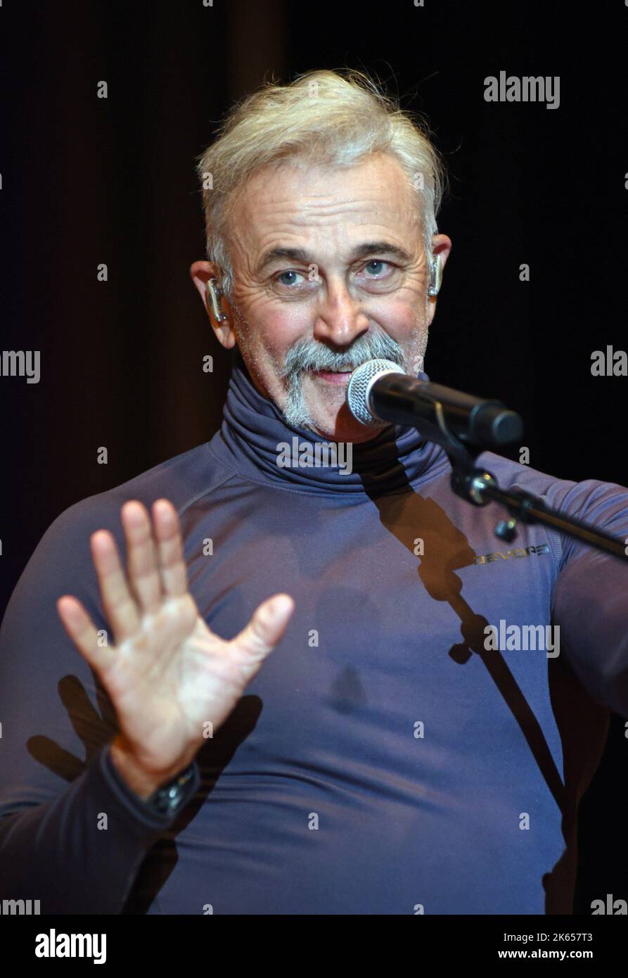 Aaron tippin hires stock photography and images Alamy