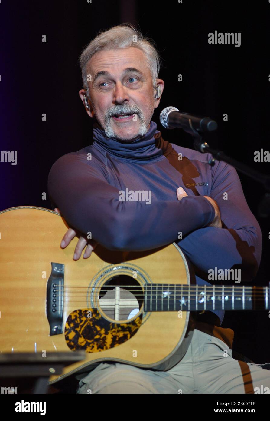 Aaron tippin hires stock photography and images Alamy