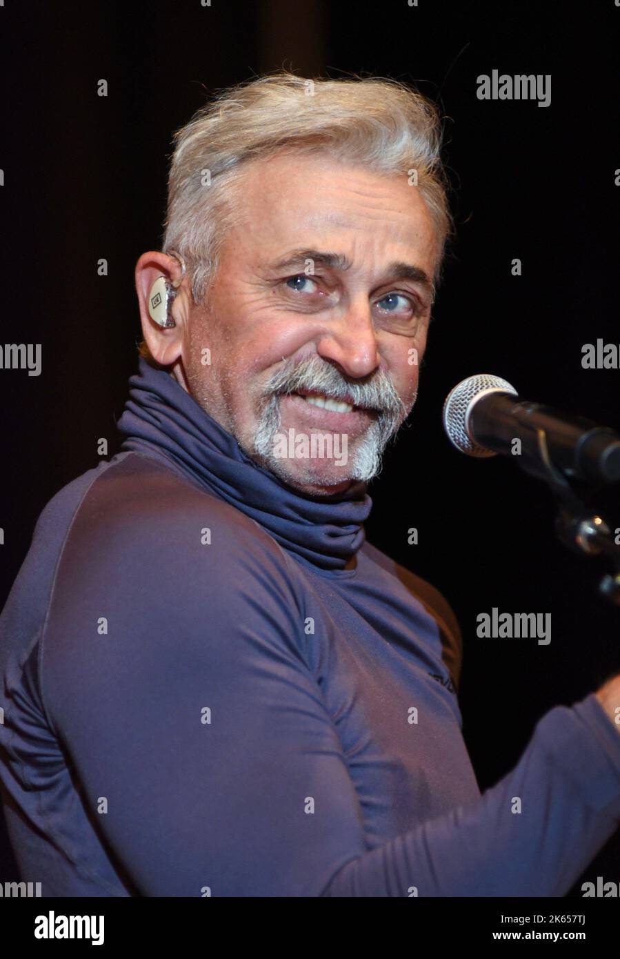 Aaron tippin hi-res stock photography and images - Alamy