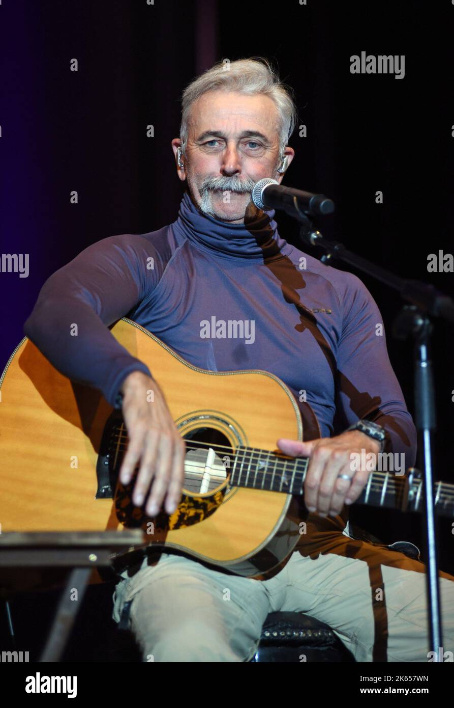 Aaron tippin hires stock photography and images Alamy